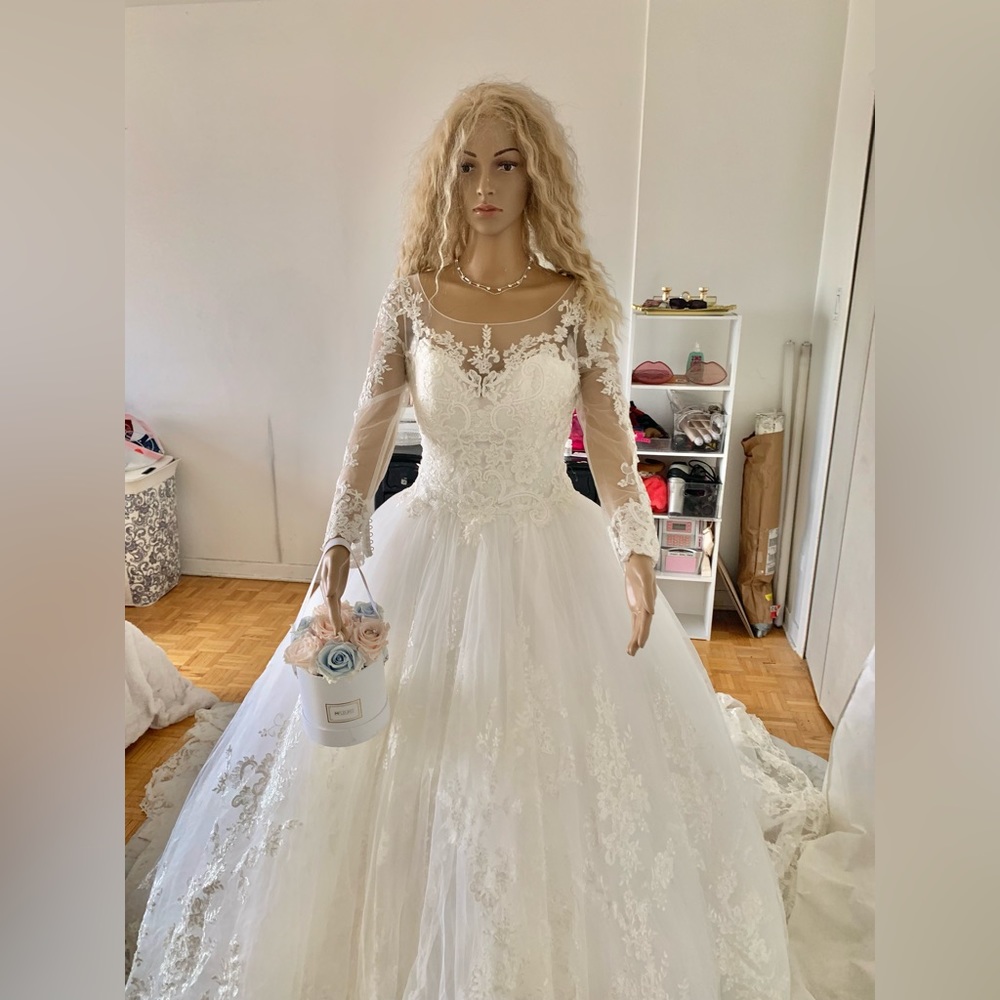 Brand new never work gorgeous ball gown off the shoulder wedding dress